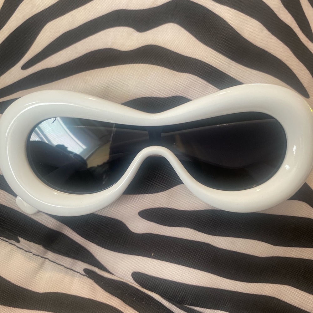 Oval cat eye Sunglasses 3d fashion shades